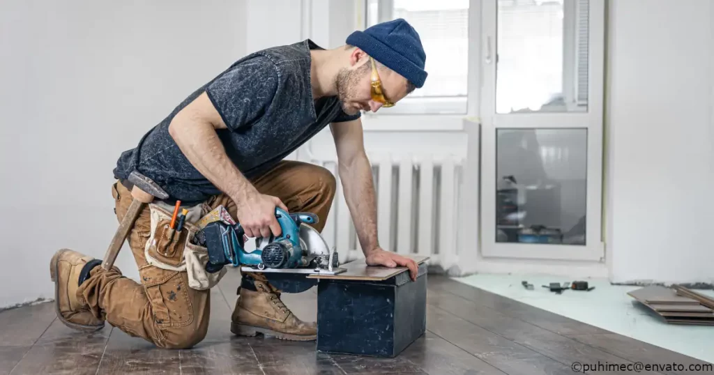 Reinecke Holzbearbeitung Tischler bei der Arbeit